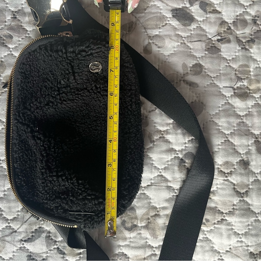 Lululemon Black Sherpa Belt Bag with Gold Zipper - Picture 5 of 7